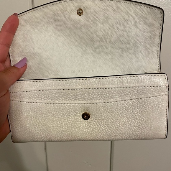 White Michael Kors wallet - Picture 10 of 13